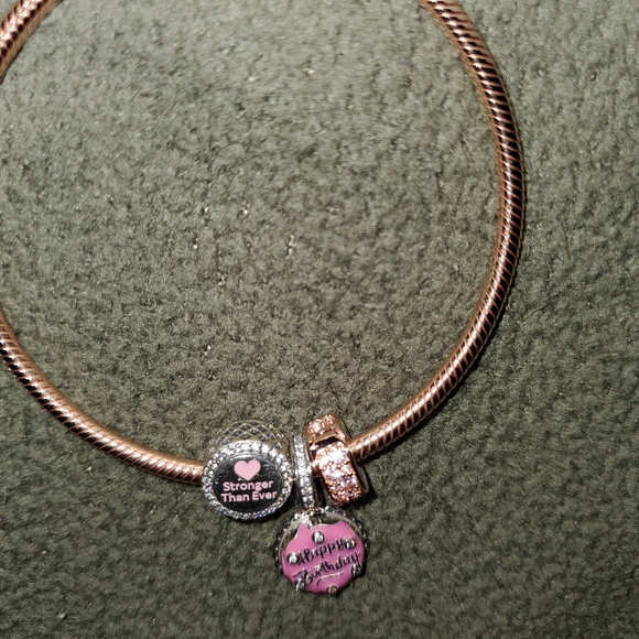 Pandora - Picture 3 of 9